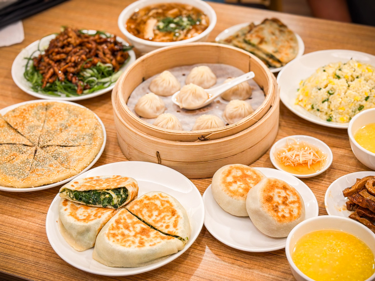 網站近期文章：宋朝餡餅粥｜平替版鼎泰豐！小籠湯包皮薄又多汁，手工餡餅、韭菜盒都好吃，小米粥還免費吃到飽