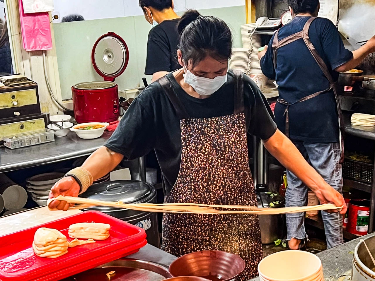 網站近期文章：河南砂鍋手工扯麵｜一碗只有一根麵條？！Q彈有勁手工扯麵，砂鍋蕃茄蛋麵只要65元